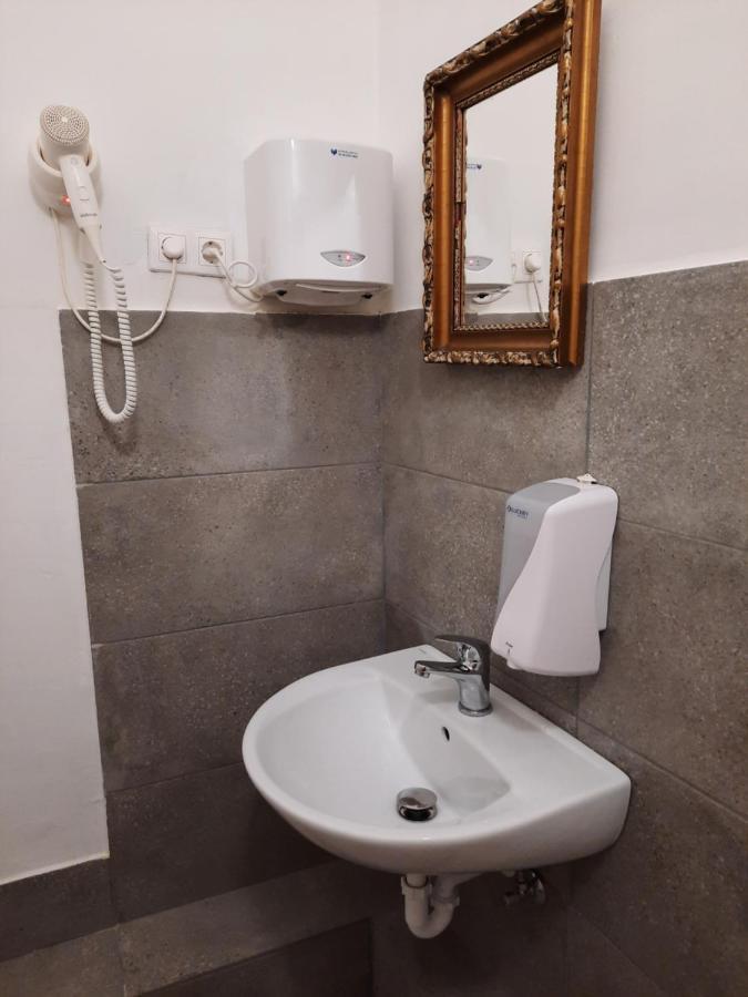 Lima Hostel Győr Zewnętrze zdjęcie